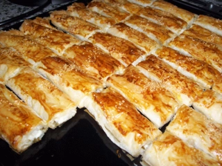 Hazır Yufkadan Peynirli Börek Tarifi ve Malzemeleri